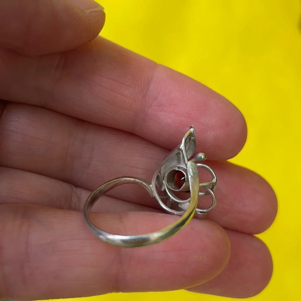 Antique sterling silver ring with genuine garnet
